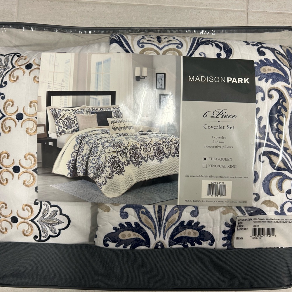 NWT Coverlet set comforter full/queen